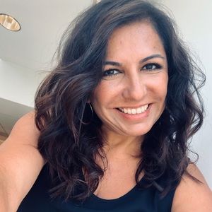 Meet your Posher, Elvia